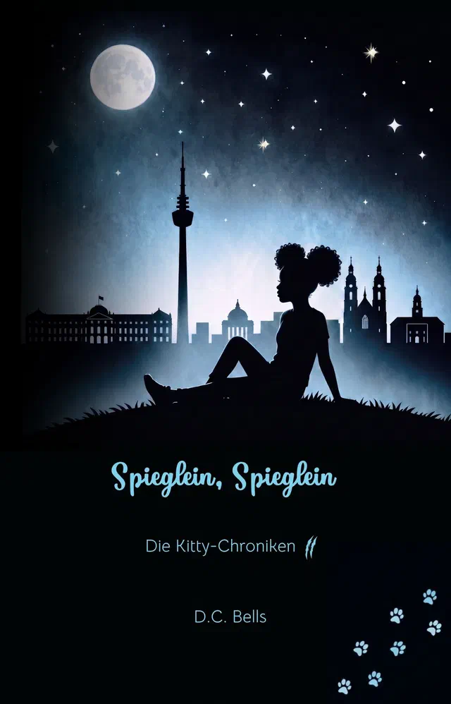 Buchcover: Spieglein, Spieglein – Silhouette einer sitzenden jungen Frau vor einer nächtlichen Stadtsilhouette mit Fernsehturm, Vollmond und Katzenpfotenabdrücken